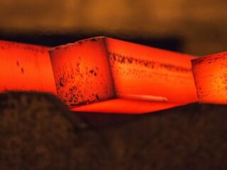 El mineral de hierro sigue en alza: esperanza en China impulsa su precio