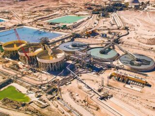 Antofagasta plc apuesta por bonos para expandir minera y crecimiento sostenible