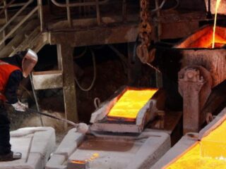 "El cobre alcanza su nivel más alto en 14 meses por recortes en la producción china"