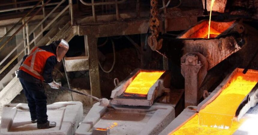 "El cobre alcanza su nivel más alto en 14 meses por recortes en la producción china"