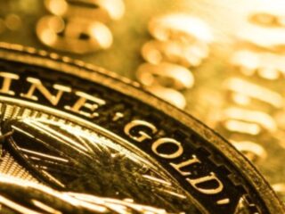 El oro alcanza máximos históricos entre tensiones y refugio seguro