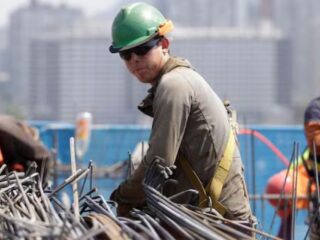 "Reducción de jornada laboral a 44 horas en Chile partirá el 26 de abril"