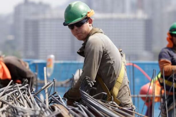 "Reducción de jornada laboral a 44 horas en Chile partirá el 26 de abril"