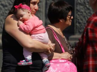 El Bono de Protección: Beneficio monetario para jefas de hogar chilenas