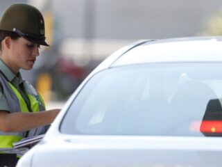 Las multas por manejar sin licencia y cómo evitarlas en Chile