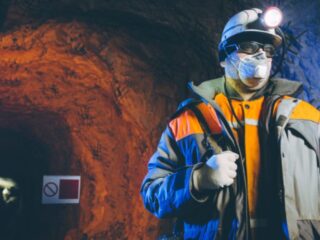 Regla final en Estados Unidos protege a mineros de enfermedades respiratorias.