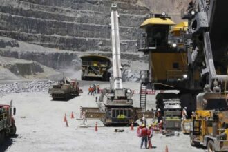 Minera del grupo Luksic, Antofagasta PLC estudia primera emisión de bonos en dólares en casi dos años