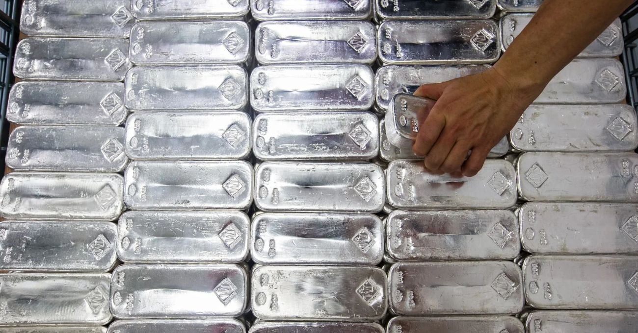 Déficit global de plata aumentará en 2024 debido a la mayor demanda y menor oferta