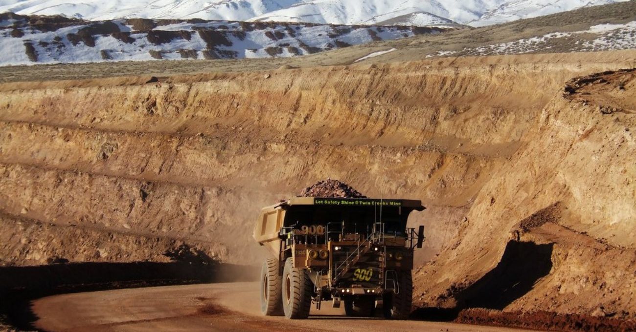 Newmont Corp supera estimaciones de ganancias en producción de oro