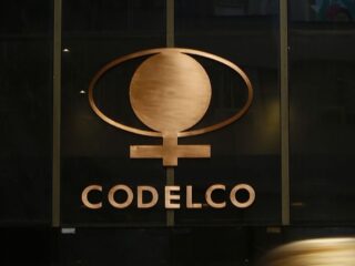 Ganancia bruta de Codelco cae 29% a marzo 2024 y la producción sigue sin remontar: baja 9,6%