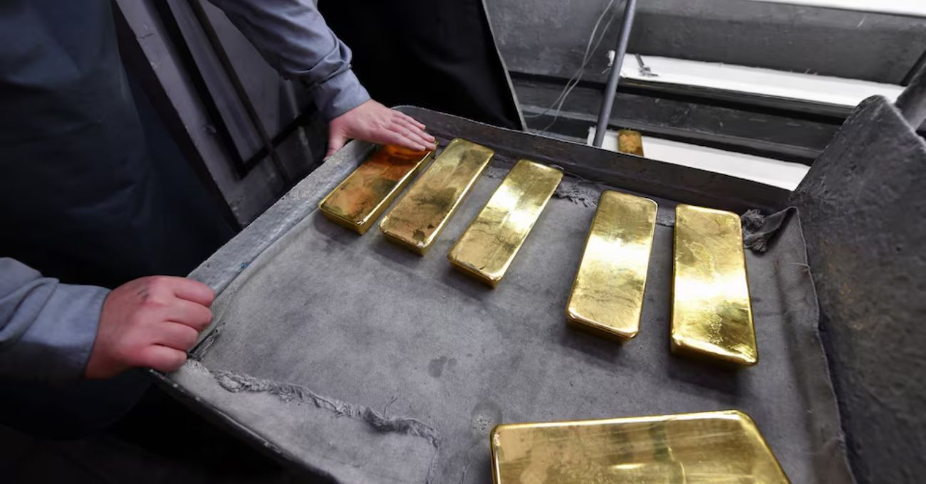 Oro se consolida cerca de máximo histórico en medio de esperanzas de recorte de tasas en EE.UU.