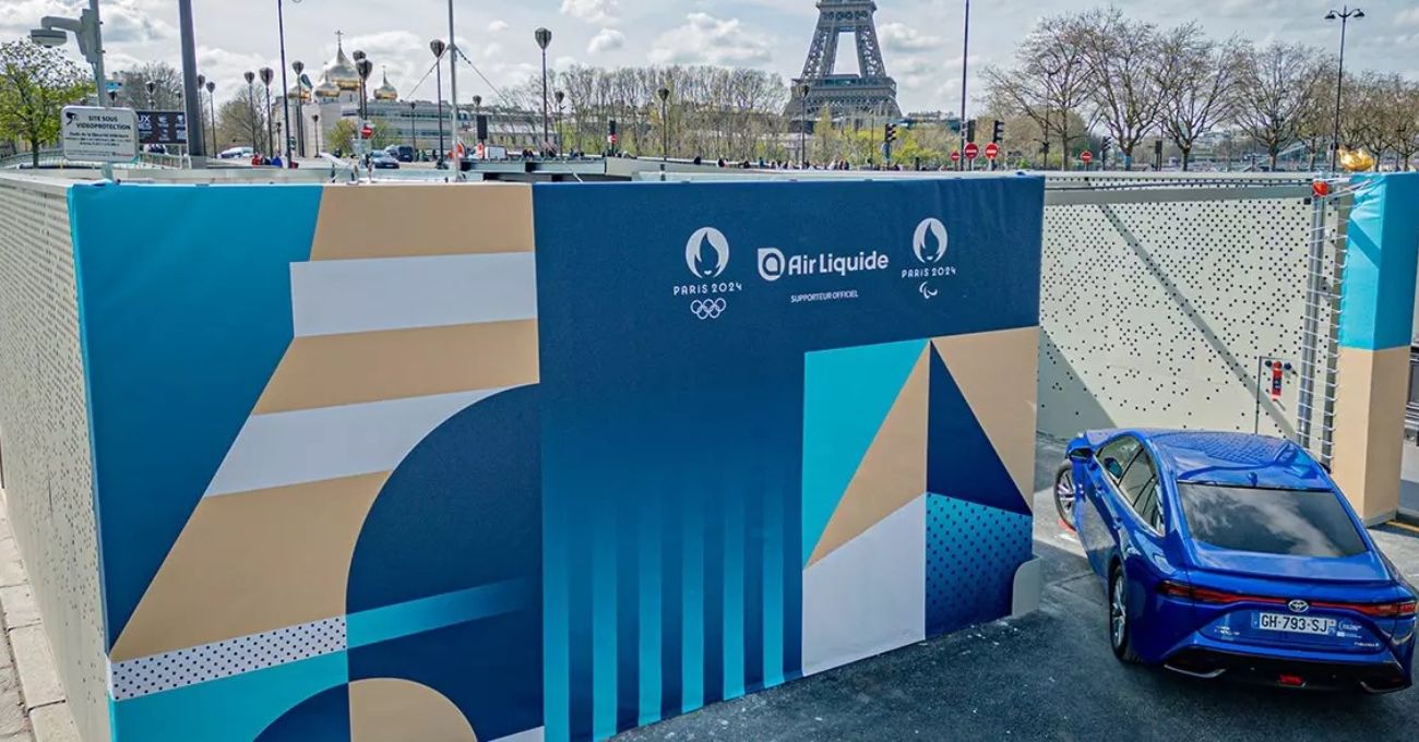 En preparación para los Juegos Olímpicos y Paralímpicos París 2024, la estación de hidrógeno de Air Liquide de Place de l'Alma luce una nueva imagen