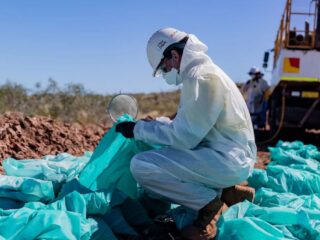 Australia extiende plazo de aprobación para oferta de $1.1 mil millones de SQM-Hancock por Azure