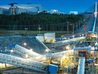 Exportaciones récord de oro impulsan superávit comercial de Canadá