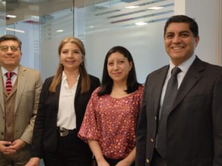 Centro de Arbitraje y Mediación Minero y Pilar Sustentable Spa firman convenio de colaboración