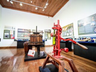 Más de 2 mil personas se han maravillado con “El Espíritu del Vino” en Sala de Arte Casa Collahuasi