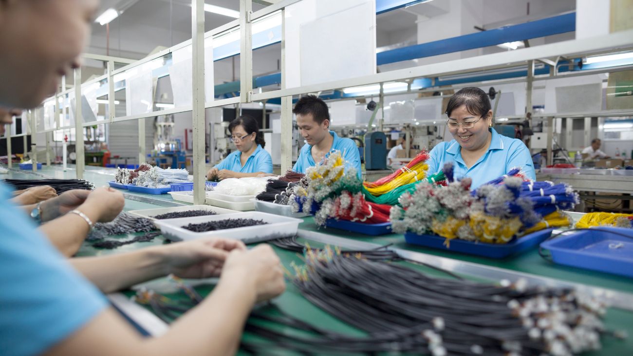 Biden busca aumentar aranceles a productos chinos para satisfacer a trabajadores del acero