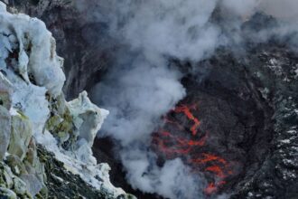 Volcán en la Antártida arroja 80 gramos de oro al día