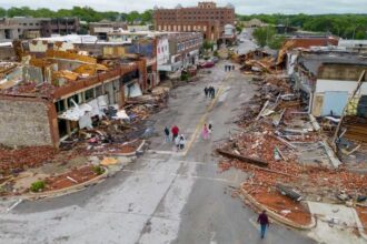 Tornados devastadores azotan Oklahoma dejando un saldo mortal y destrucción