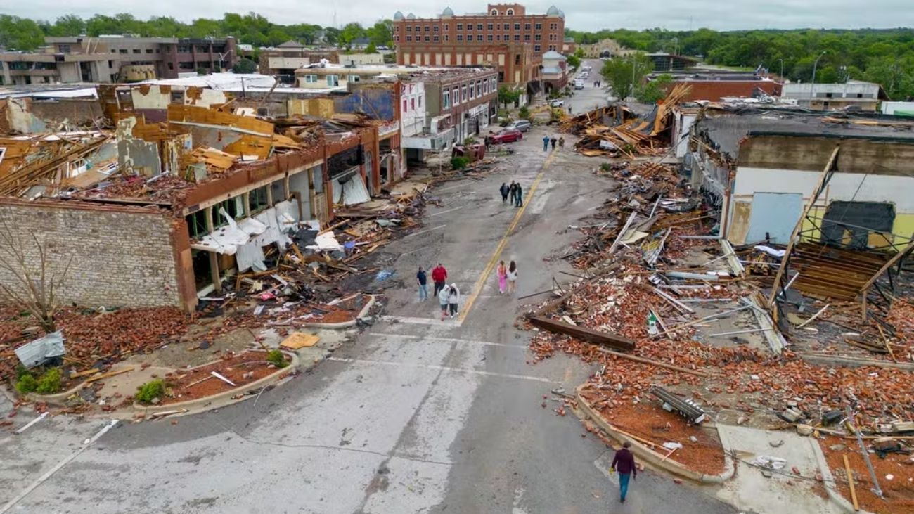 Tornados devastadores azotan Oklahoma dejando un saldo mortal y destrucción