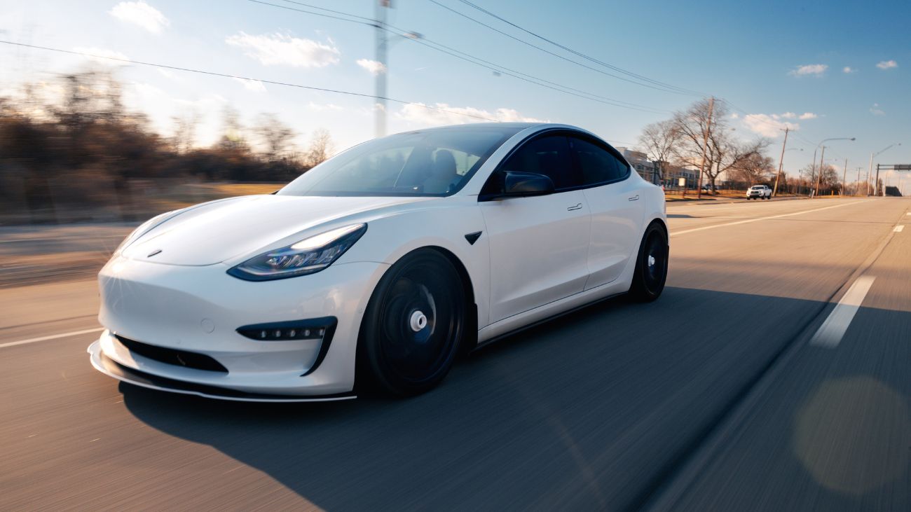 Disminuyen ventas de Tesla: ¿Se enfrenta la compañía a días oscuros en el mercado de vehículos eléctricos?