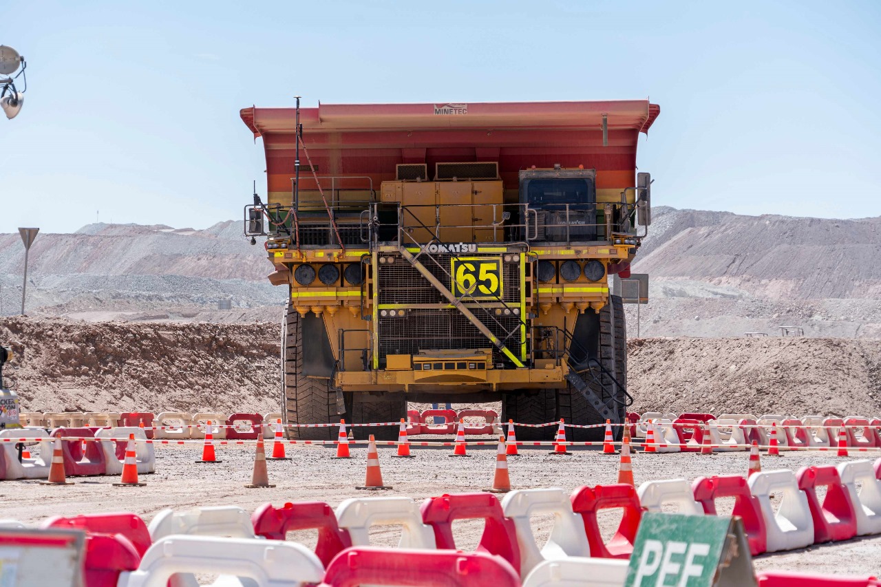 Spence | BHP alcanza 100% autonomía en su flota de  camiones 