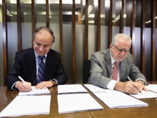 Codelco y SQM firman acuerdo para asociación que da a Chile  liderazgo en el mercado mundial de litio  