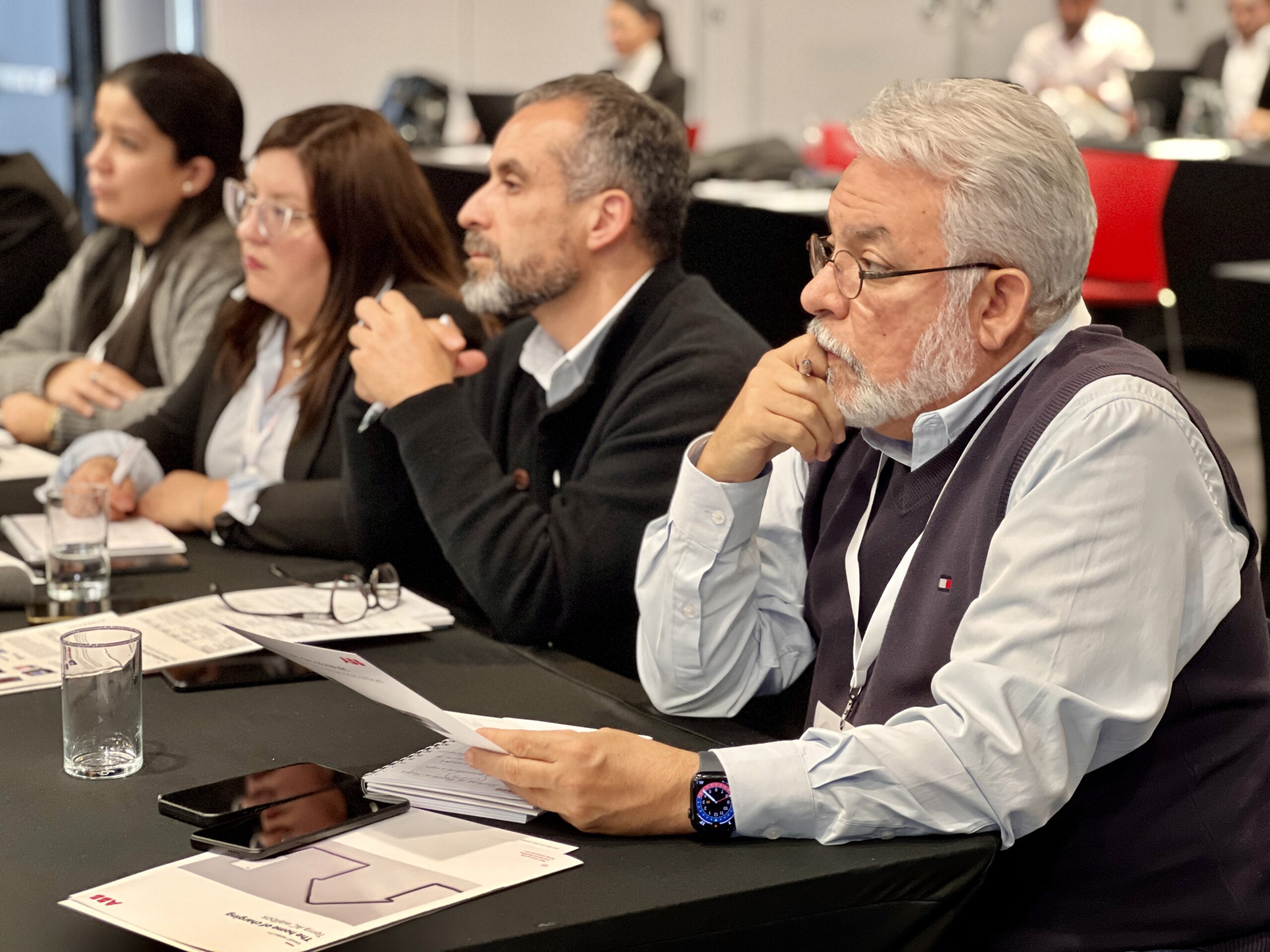 ABB en Chile presenta solución ABB eMine™ Trolley System en seminario de Aprimin