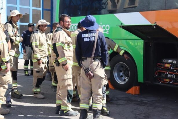 Radomiro Tomic capacitó a bomberos de Calama y a su Brigada en atención de emergencias en equipos 100% eléctricos