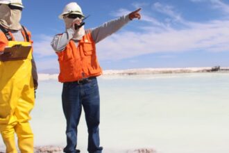 "Los 9 perfiles laborales más demandados en la minería de litio en Chile"