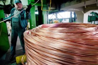El cobre alcanza precio histórico de 11,000 dólares por tonelada