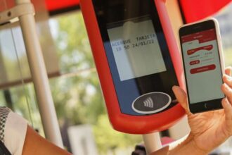 Pago con código QR facilita uso del transporte público en Chile