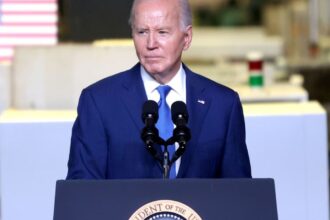 Administración Biden anuncia polémicos aranceles a productos chinos, preocupando a consumidores y economía global.