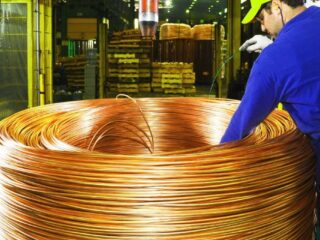Apretones en el mercado del cobre desatan una búsqueda frenética de suministros.