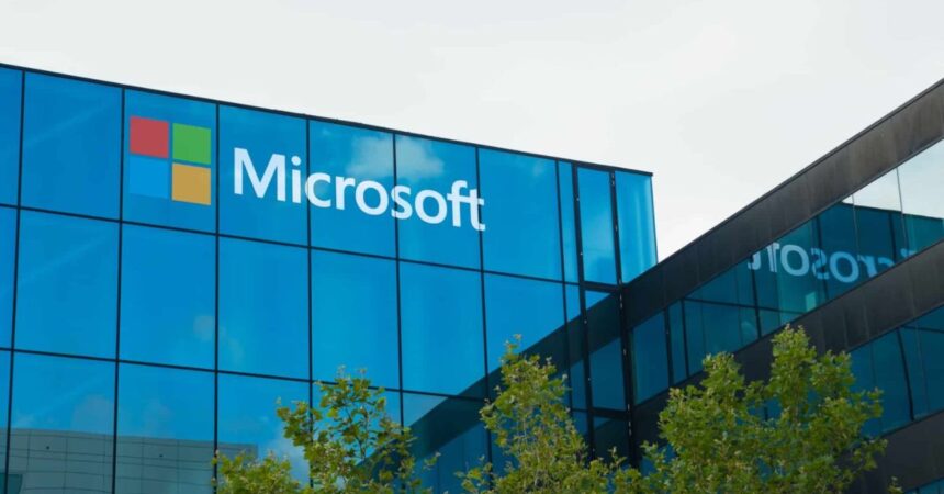 Microsoft firma acuerdo global pionero para expandir energías renovables en Chile