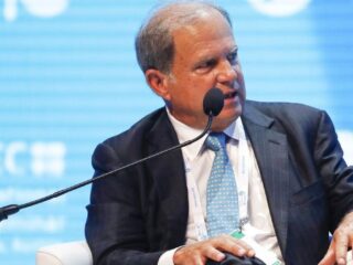 Acusado ex CEO de Pioneer Natural Resources de conspirar con la OPEP