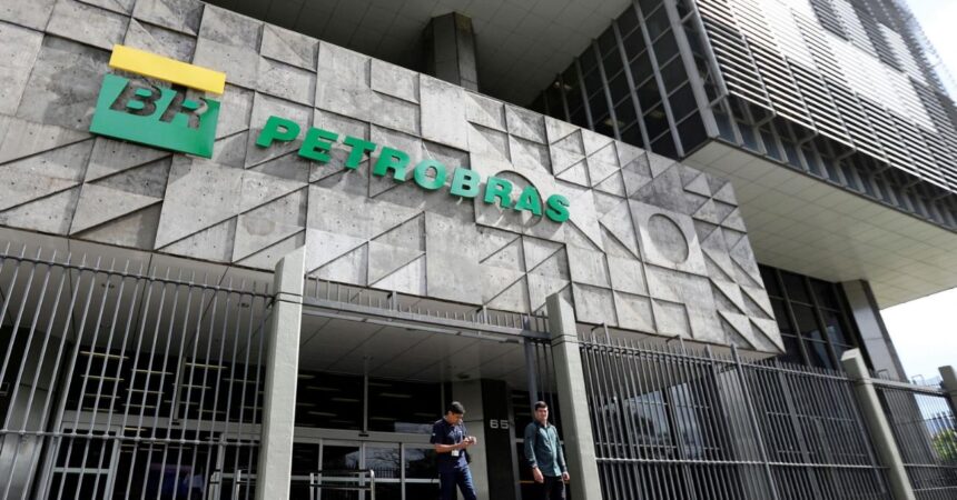 Petrobras enfrenta caída significativa en ganancias en medio de transición energética