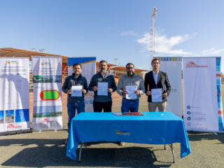 Municipalidad de Pozo Almonte junto a Collahuasi firman entrega de terrenos para obras de mejoramiento del estadio