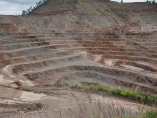 La mina de zinc Tara en Irlanda se reabrirá tras acuerdo de reducción de gastos