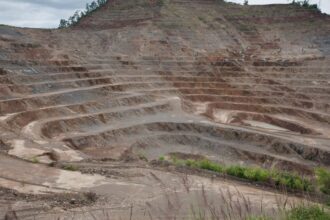 La mina de zinc Tara en Irlanda se reabrirá tras acuerdo de reducción de gastos