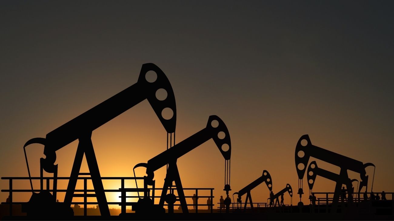 Aumento de precios del petróleo por reducción de inventarios en EE.UU. y aumento de importaciones chinas