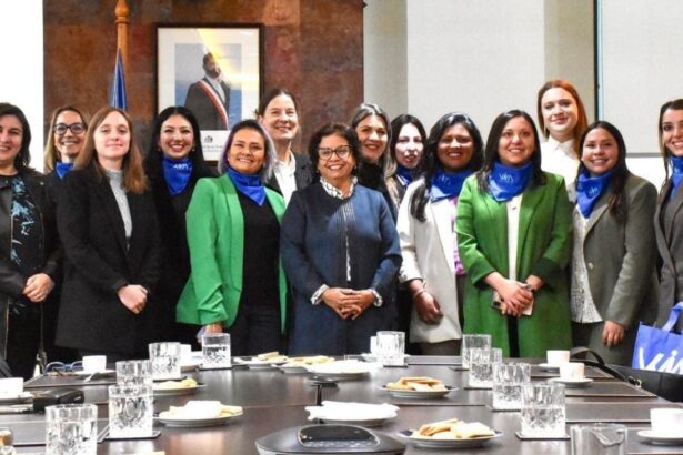 Mujeres mineras chilenas realizan gira tecnológica para internacionalizar su trabajo