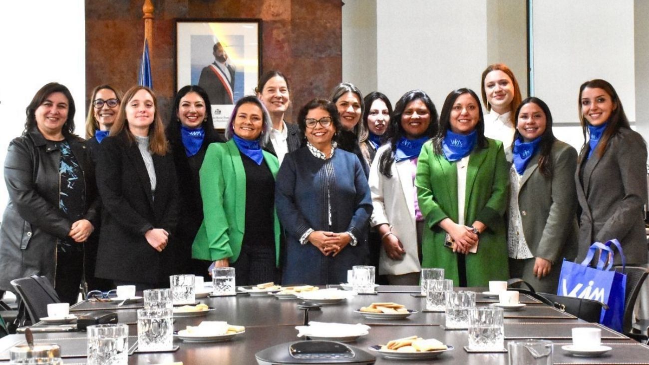 Mujeres mineras chilenas realizan gira tecnológica para internacionalizar su trabajo