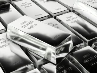 El precio de la plata alcanza los $30 por onza, ¿qué implica para los inversores?
