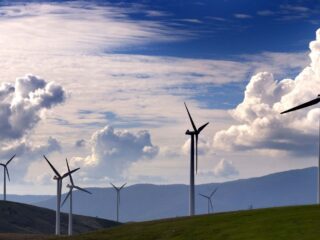 Pacific Hydro y Codelco renuevan contrato de suministro de energía renovable