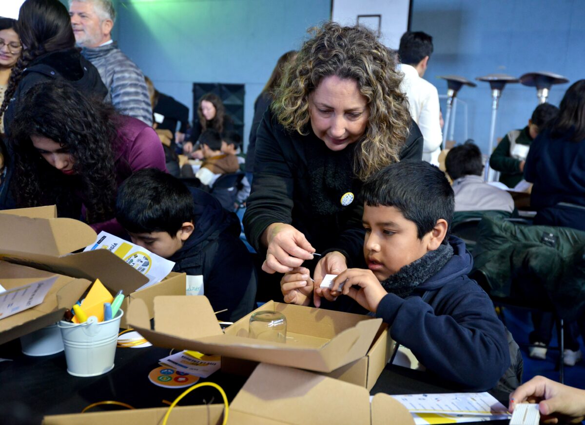 Futuro sostenible: estudiantes de la Araucanía descubren el poder de la energía renovable Futuro sostenible: estudiantes de la Araucanía descubren el poder de la energía renovable