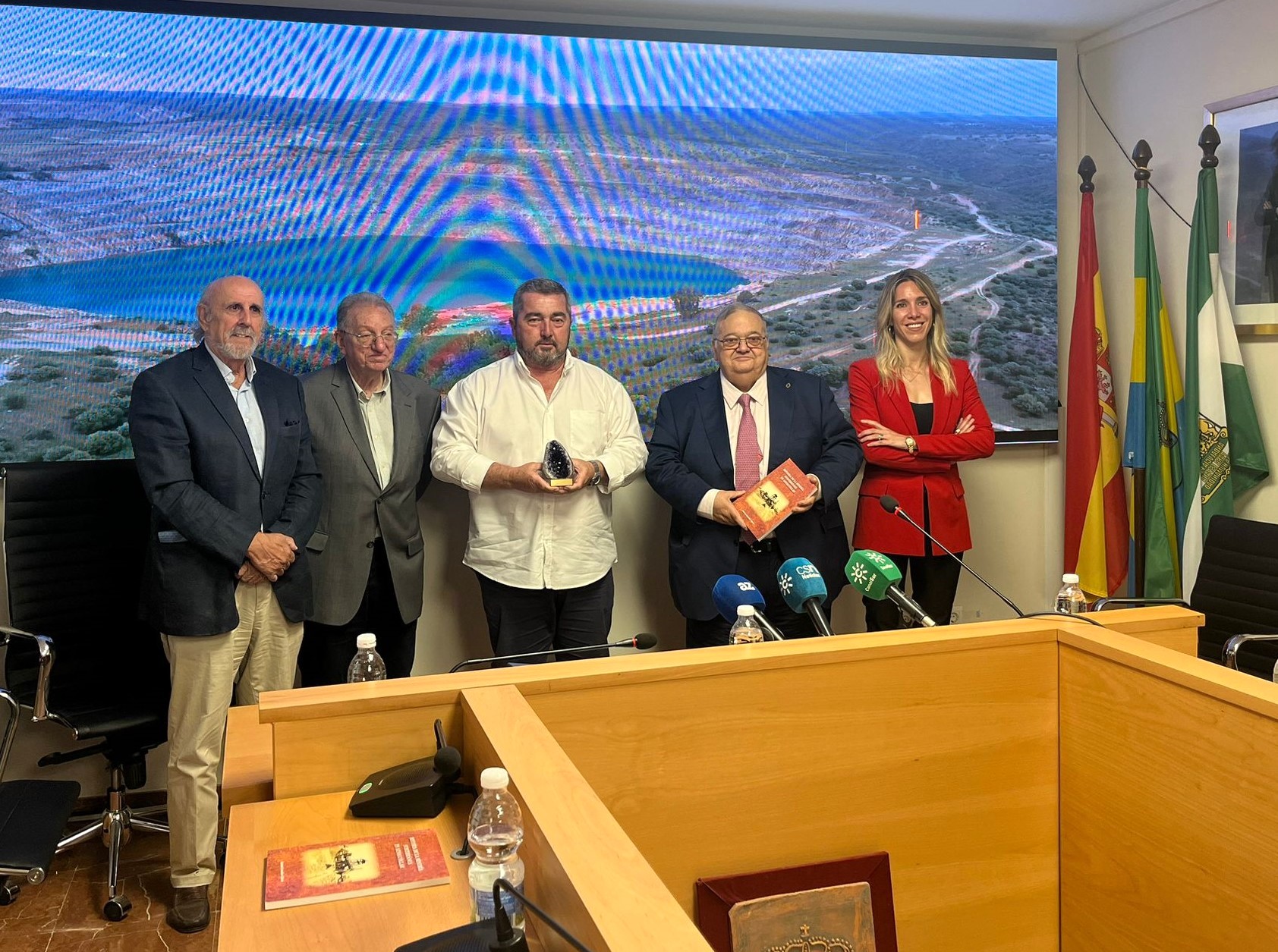 El COIMS y AMINER respaldan el proyecto que permitirá la reapertura de la mina de Aznalcóllar El COIMS y AMINER respaldan el proyecto que permitirá la reapertura de la mina de Aznalcóllar