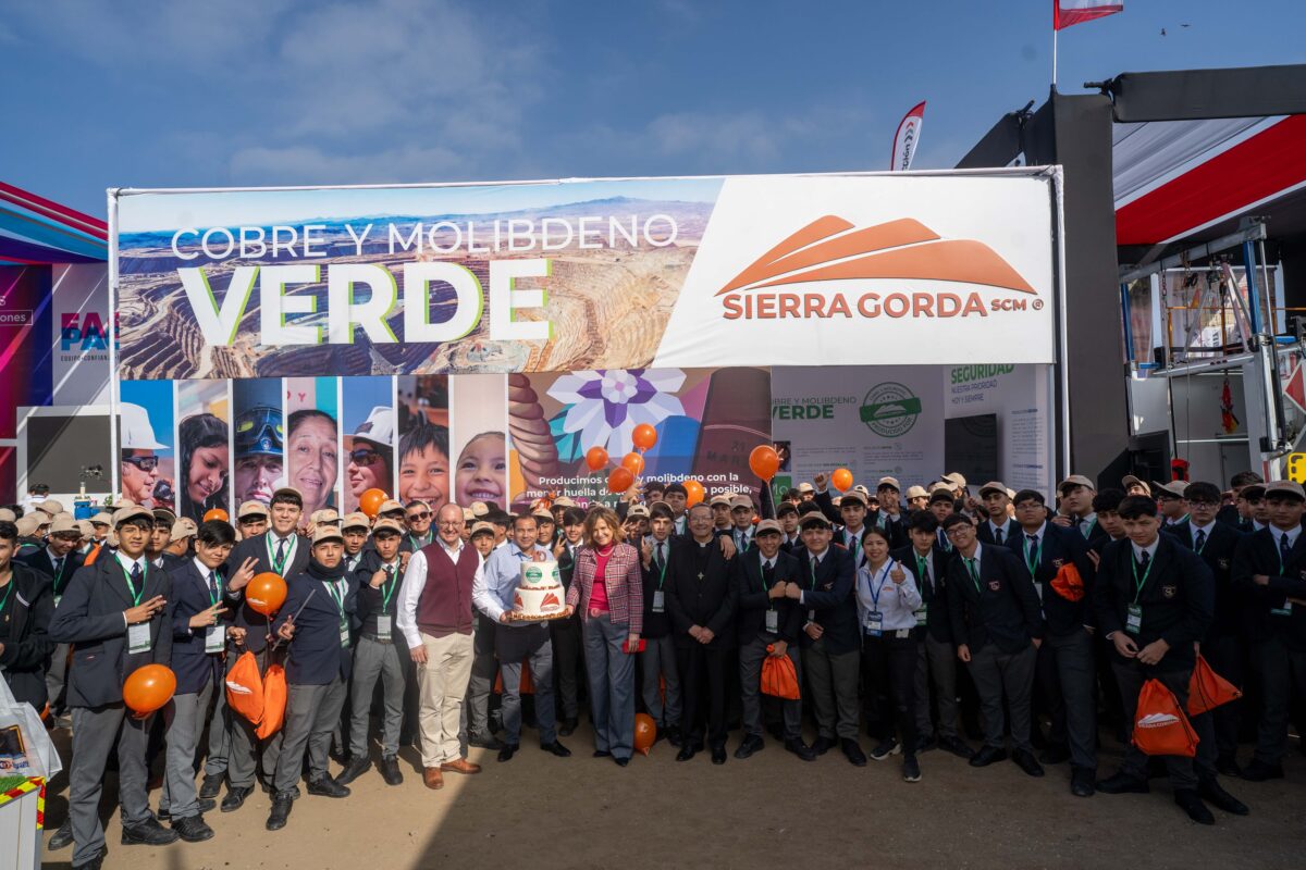 Sierra Gorda SCM firma compromiso por la sustentabilidad con sus proveedores Sierra Gorda SCM firma compromiso por la sustentabilidad con sus proveedores