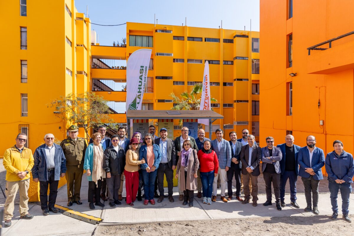 Programa “Cuidemos Tarapacá” de Collahuasi entrega obras de renovación de 19 edificios y murales a vecinos de Barrio El Morro Programa “Cuidemos Tarapacá” de Collahuasi entrega obras de renovación de 19 edificios y murales a vecinos de Barrio El Morro
