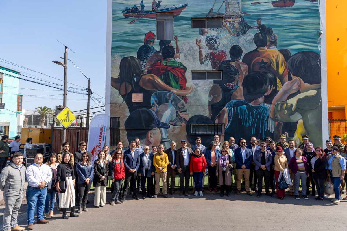 Programa “Cuidemos Tarapacá” de Collahuasi entrega obras de renovación de 19 edificios y murales a vecinos de Barrio El Morro Programa “Cuidemos Tarapacá” de Collahuasi entrega obras de renovación de 19 edificios y murales a vecinos de Barrio El Morro